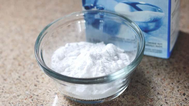 3 astuces efficaces pour blanchir les vêtements sans utiliser d'eau de Javel 2 bicarbonate de sodium