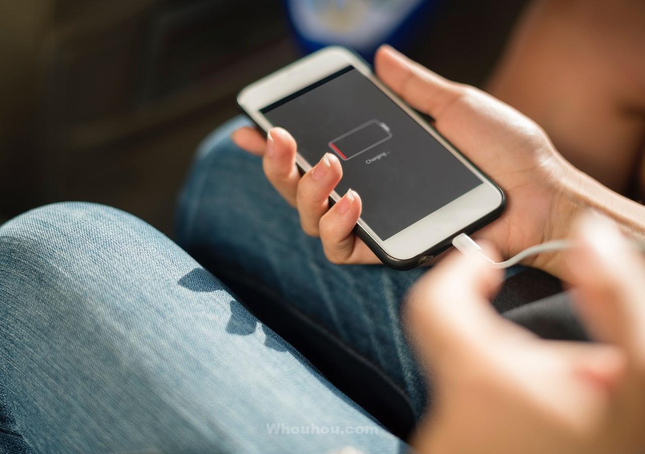 Les secrets inédits pour charger votre smartphone sans prise murale !
