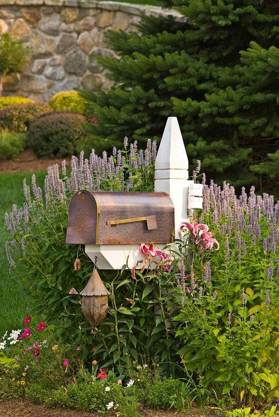 30 idées d'aménagement paysager de boîtes aux lettres pour transformer l'extérieur de votre maison - 193