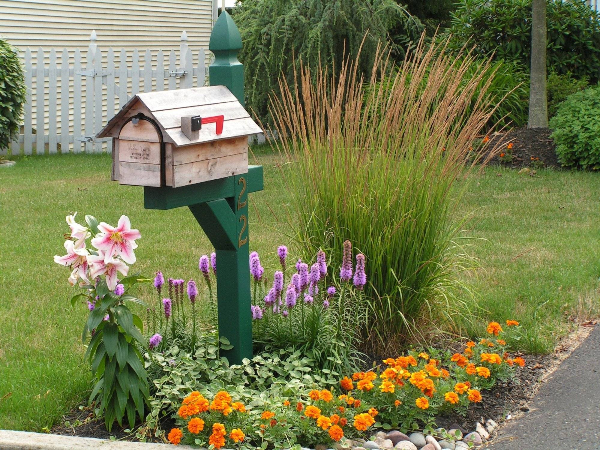 30 idées d'aménagement paysager de boîtes aux lettres pour transformer l'extérieur de votre maison - 213