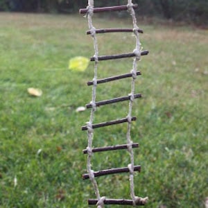Échelle de brindilles et de ficelle