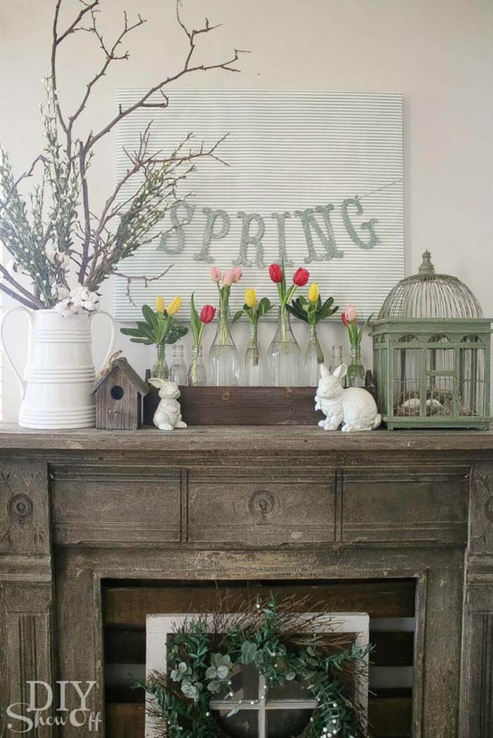 Mini pot en verre avec tulipes et panneau métallique #farmhouse #springdecor #decorhomeideas