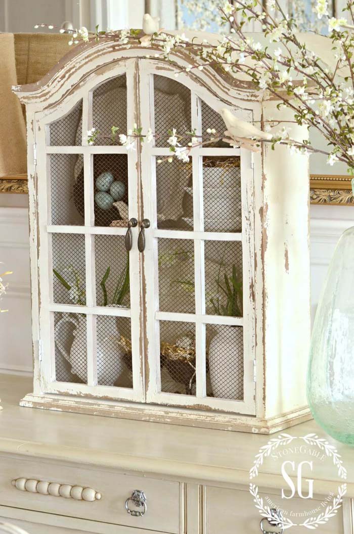 Armoire rustique avec compositions florales #ferme #springdecor #decorhomeideas